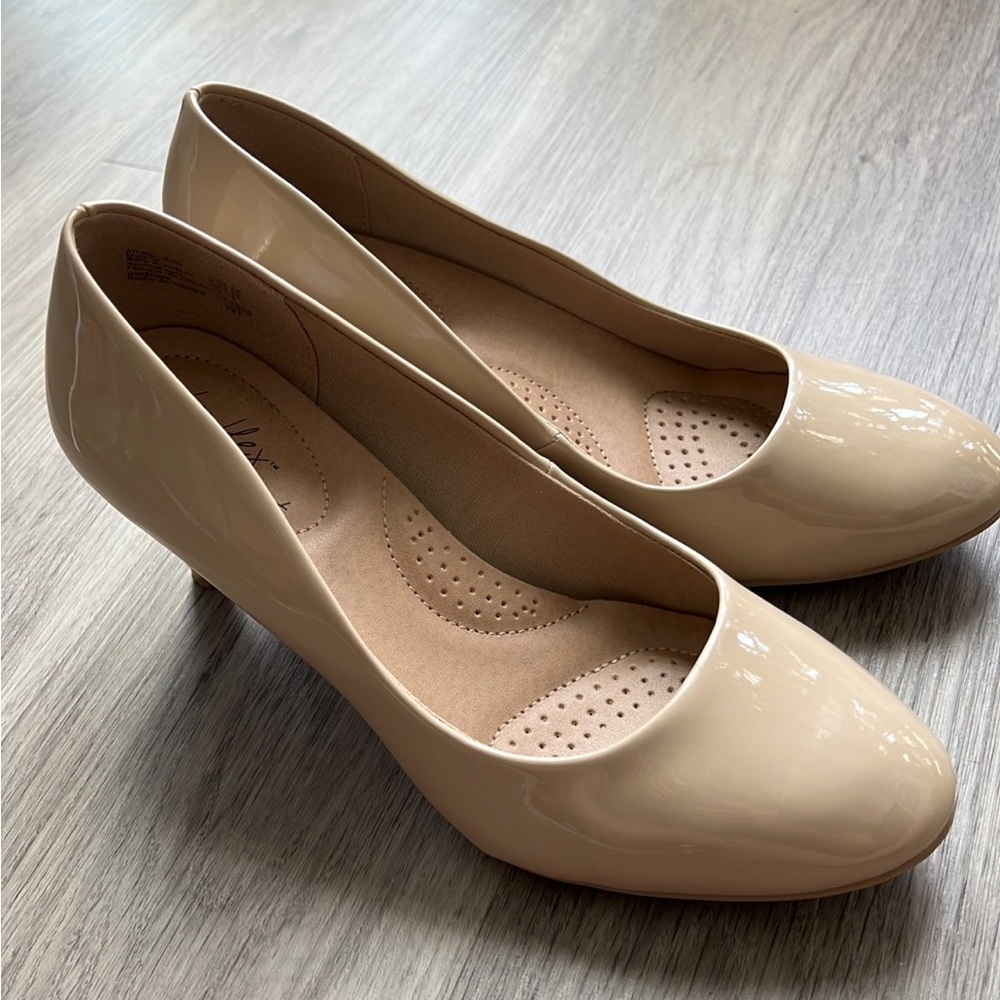 Nude Pumps